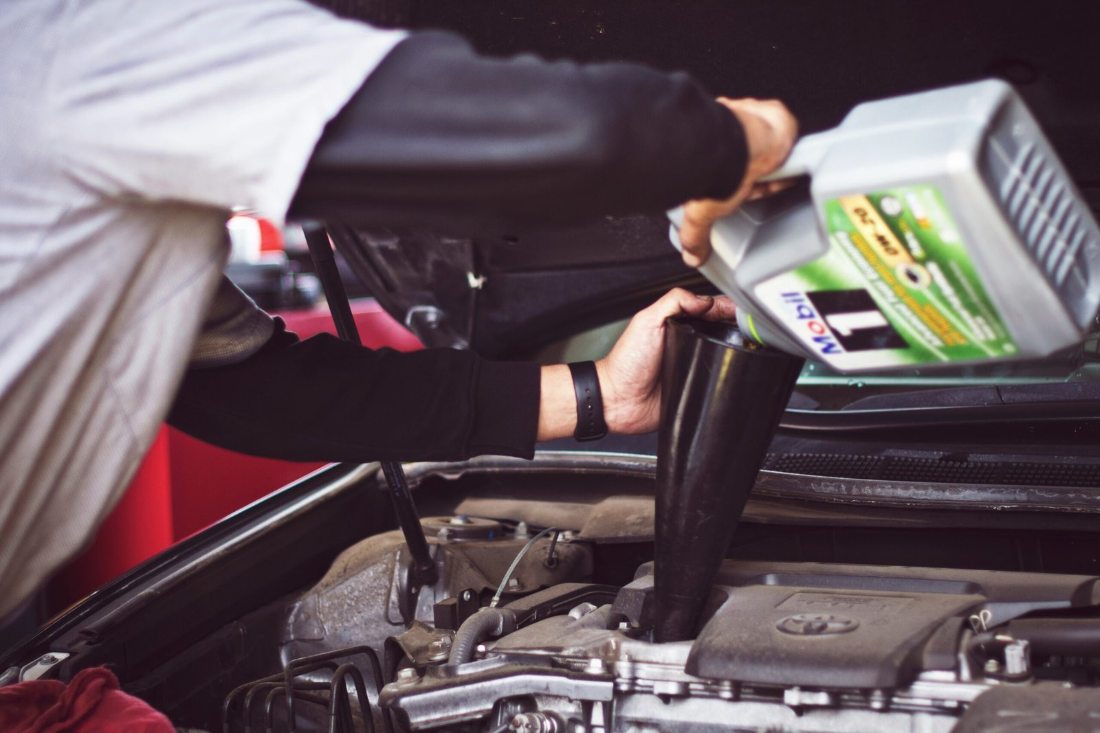 Pilihan Pelumas Terbaik untuk Mesin Mobil yang Optimal