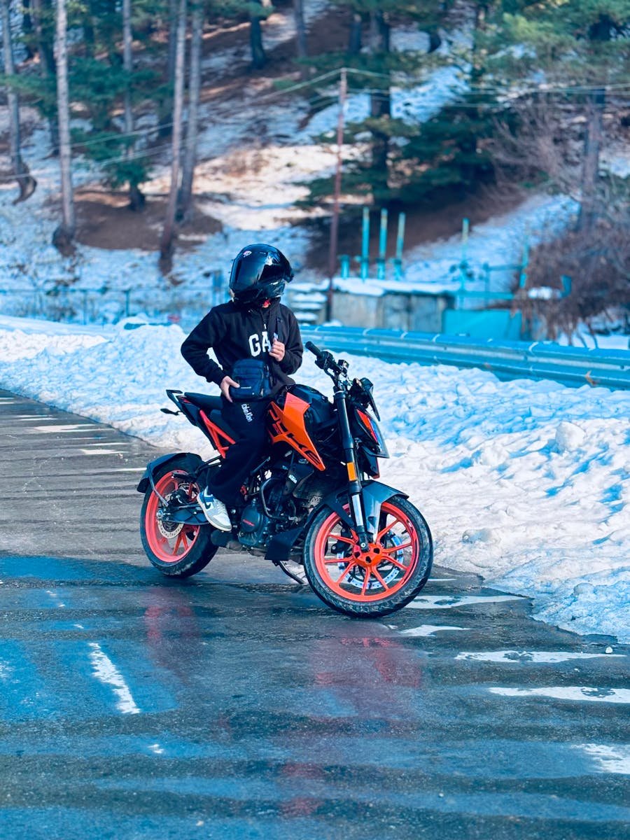 Perlengkapan Wajib bagi Pengendara: Pakaian dan Gear untuk Keselamatan dan Kenyamanan Perlengkapan Wajib bagi Pengendara: Pakaian dan Gear untuk Keselamatan dan Kenyamanan